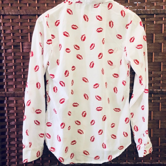 Red Lips Button Blouse, Silky Fabric material. - Picture 4 of 6